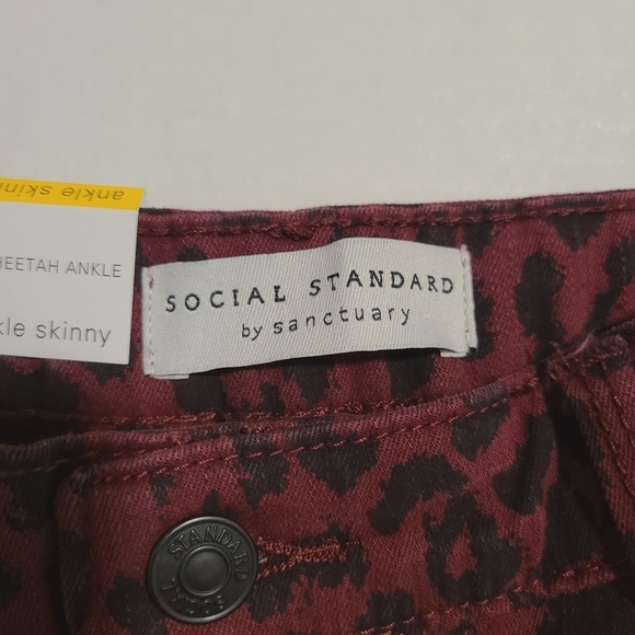 NWT Social Standards Ankle Skinny Sketchy Cheetah Red Pants Size 8 - Picture 9 of 14